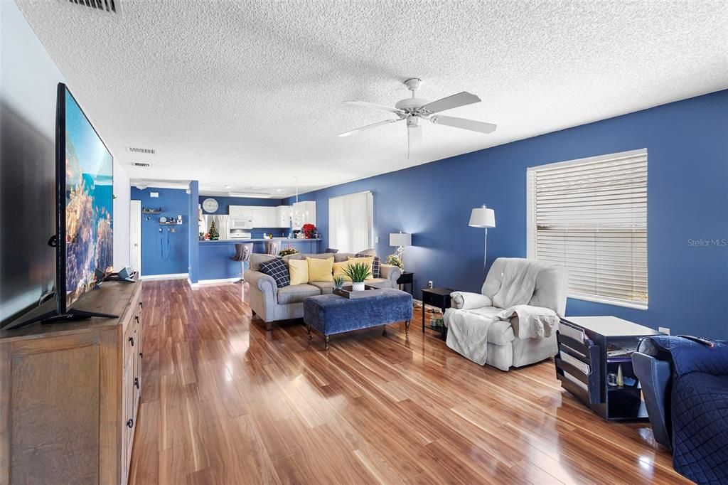 En Venta: $299,999 (2 camas, 2 baños, 1283 Pies cuadrados)