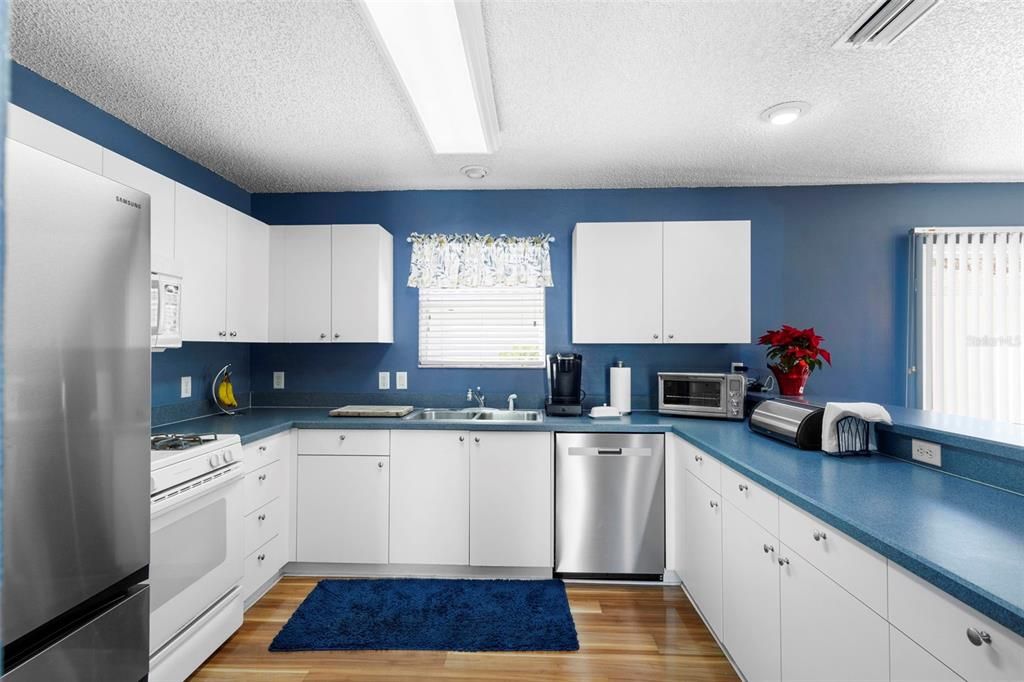 En Venta: $299,999 (2 camas, 2 baños, 1283 Pies cuadrados)