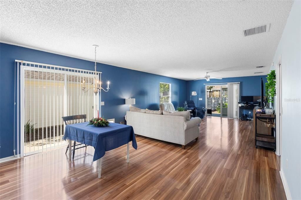 En Venta: $299,999 (2 camas, 2 baños, 1283 Pies cuadrados)