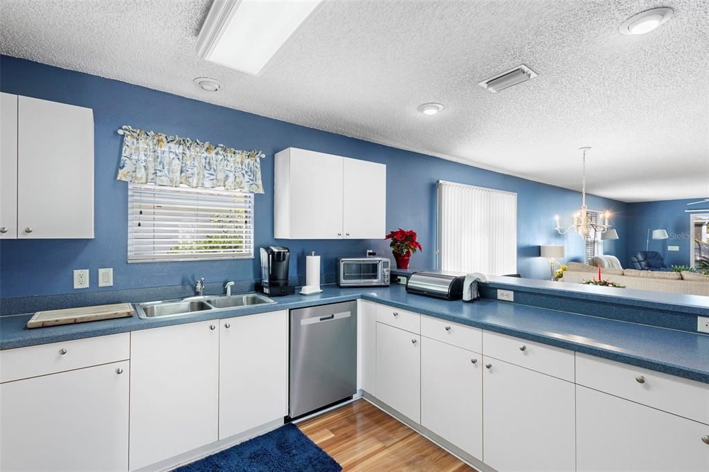 En Venta: $299,999 (2 camas, 2 baños, 1283 Pies cuadrados)