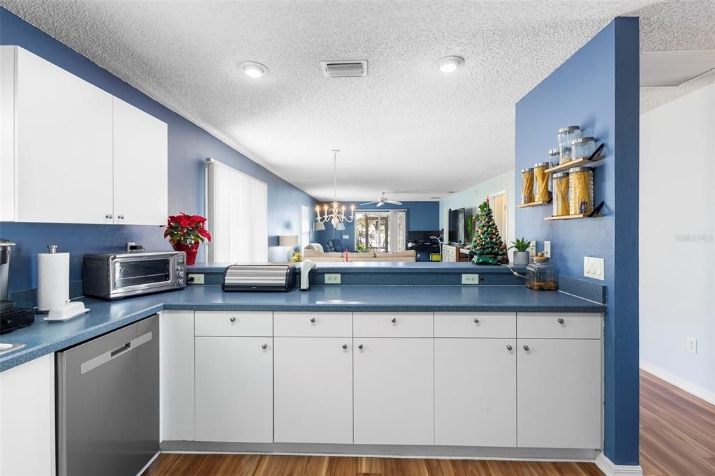 En Venta: $299,999 (2 camas, 2 baños, 1283 Pies cuadrados)