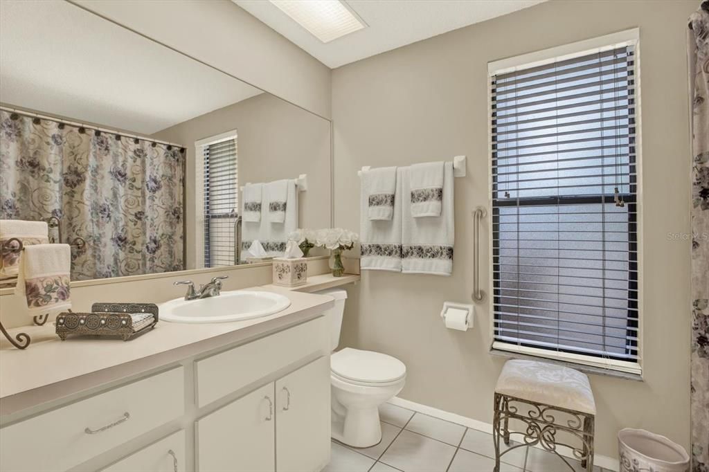 For Sale: $224,900 (2 beds, 2 baths, 1418 Square Feet)