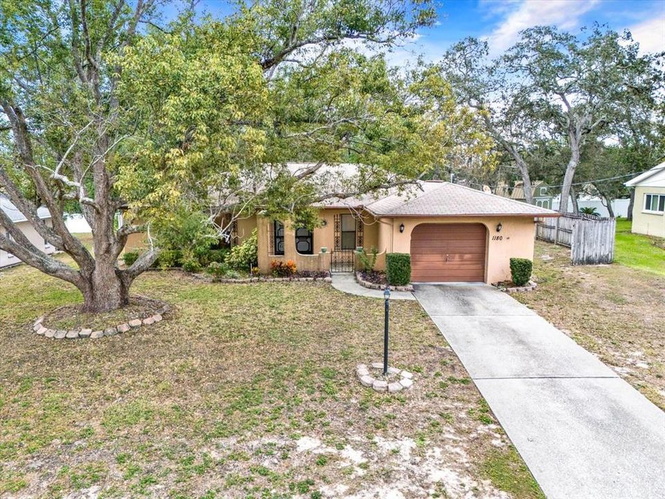 For Sale: $224,900 (2 beds, 2 baths, 1418 Square Feet)