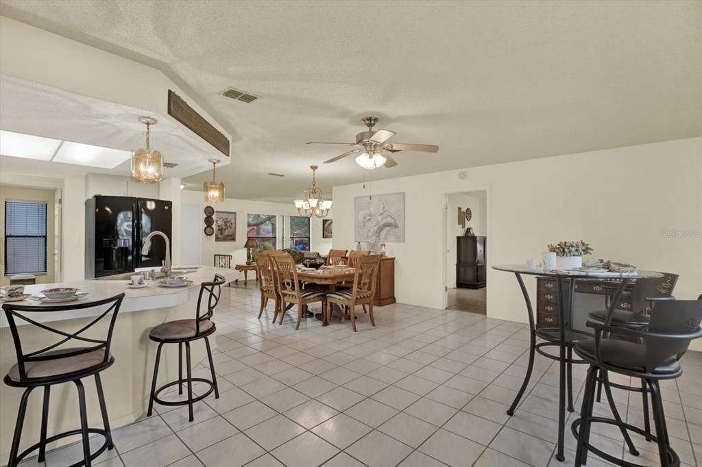 For Sale: $224,900 (2 beds, 2 baths, 1418 Square Feet)