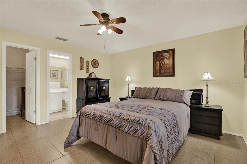 For Sale: $224,900 (2 beds, 2 baths, 1418 Square Feet)