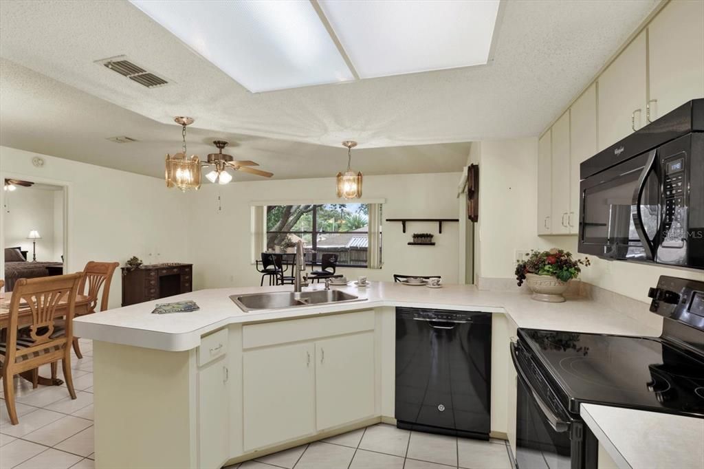 For Sale: $224,900 (2 beds, 2 baths, 1418 Square Feet)