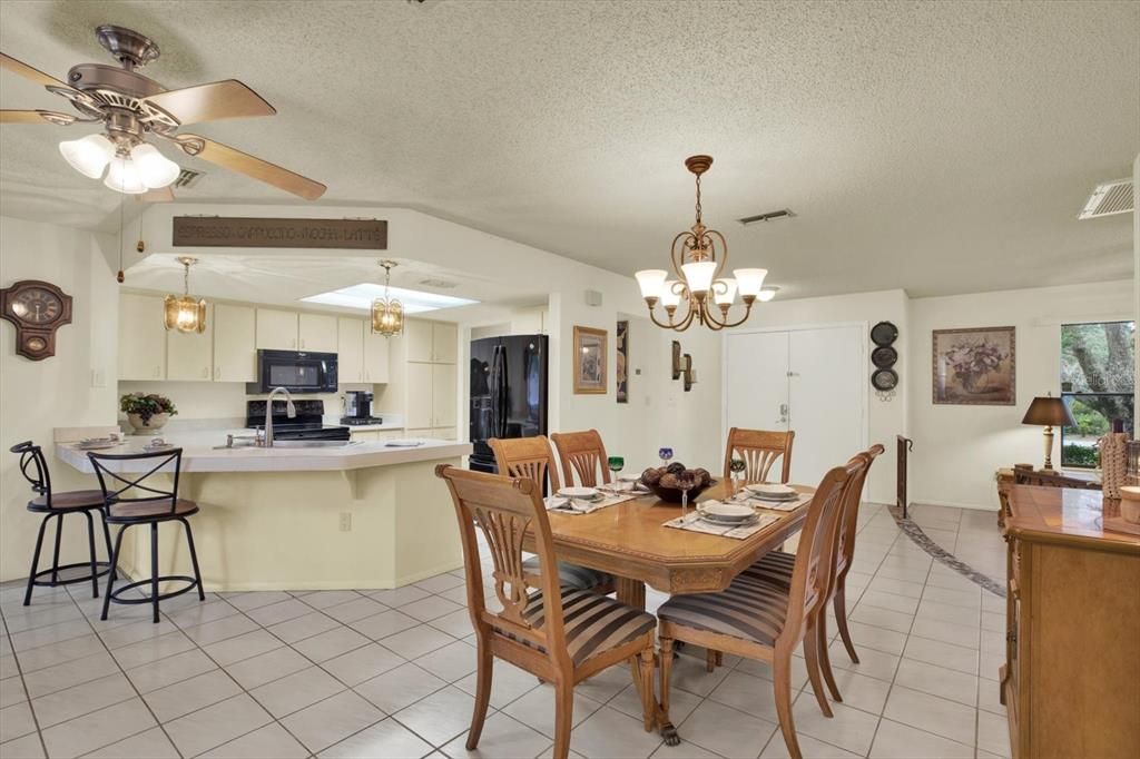 For Sale: $224,900 (2 beds, 2 baths, 1418 Square Feet)