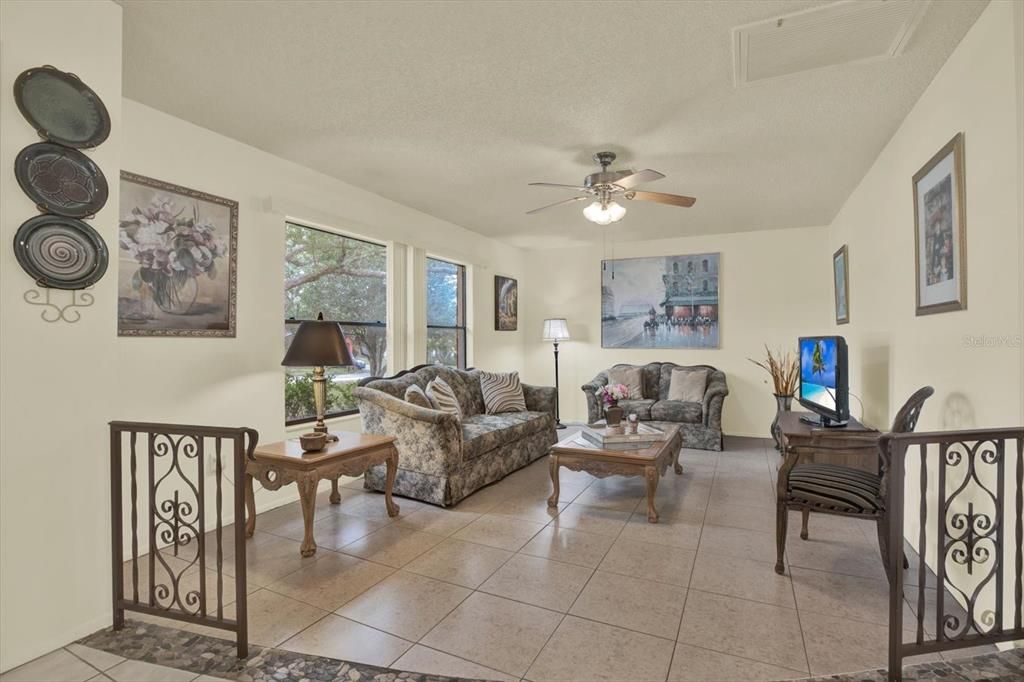 For Sale: $224,900 (2 beds, 2 baths, 1418 Square Feet)