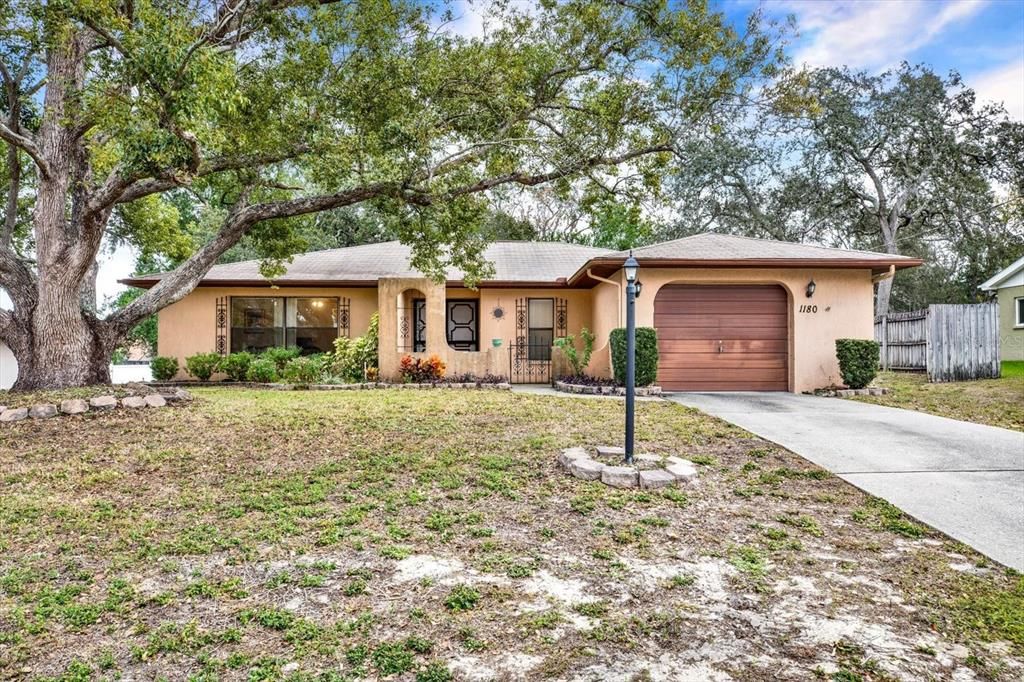 For Sale: $224,900 (2 beds, 2 baths, 1418 Square Feet)