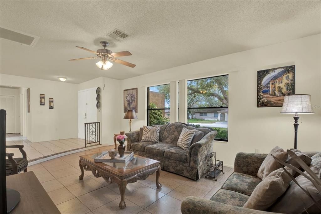 For Sale: $224,900 (2 beds, 2 baths, 1418 Square Feet)