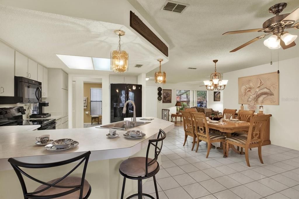 For Sale: $224,900 (2 beds, 2 baths, 1418 Square Feet)