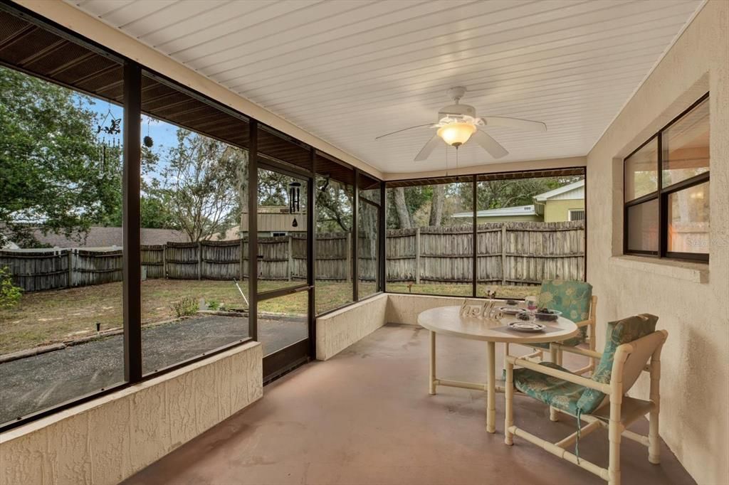 For Sale: $224,900 (2 beds, 2 baths, 1418 Square Feet)