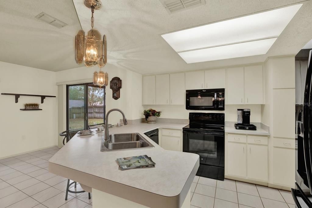 For Sale: $224,900 (2 beds, 2 baths, 1418 Square Feet)