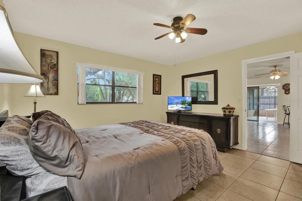 For Sale: $224,900 (2 beds, 2 baths, 1418 Square Feet)