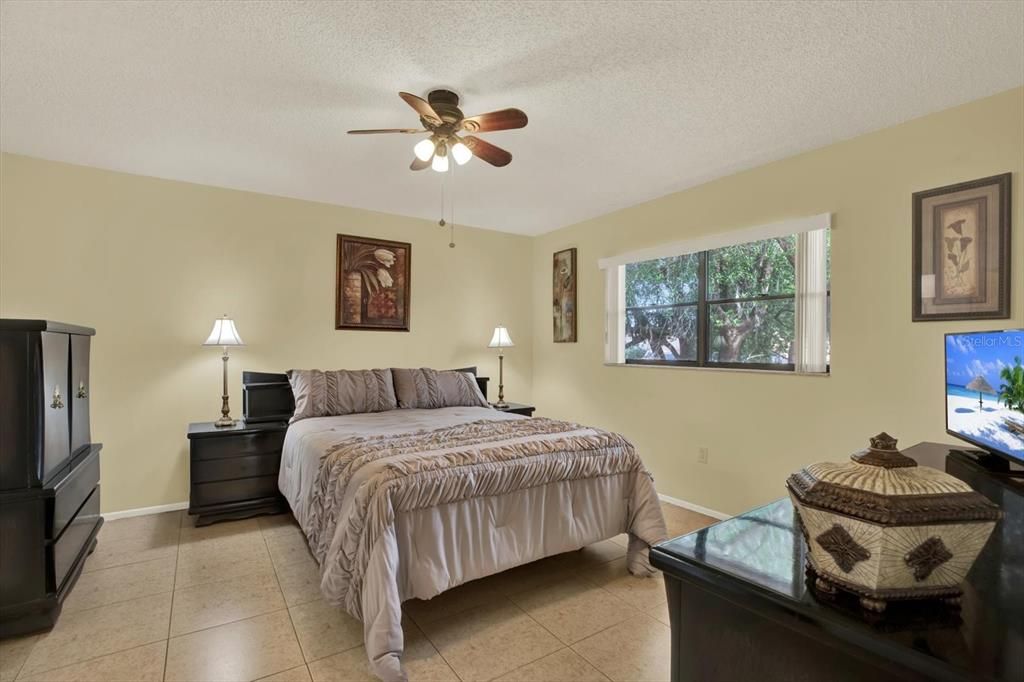 For Sale: $224,900 (2 beds, 2 baths, 1418 Square Feet)