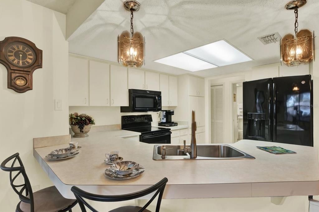 For Sale: $224,900 (2 beds, 2 baths, 1418 Square Feet)