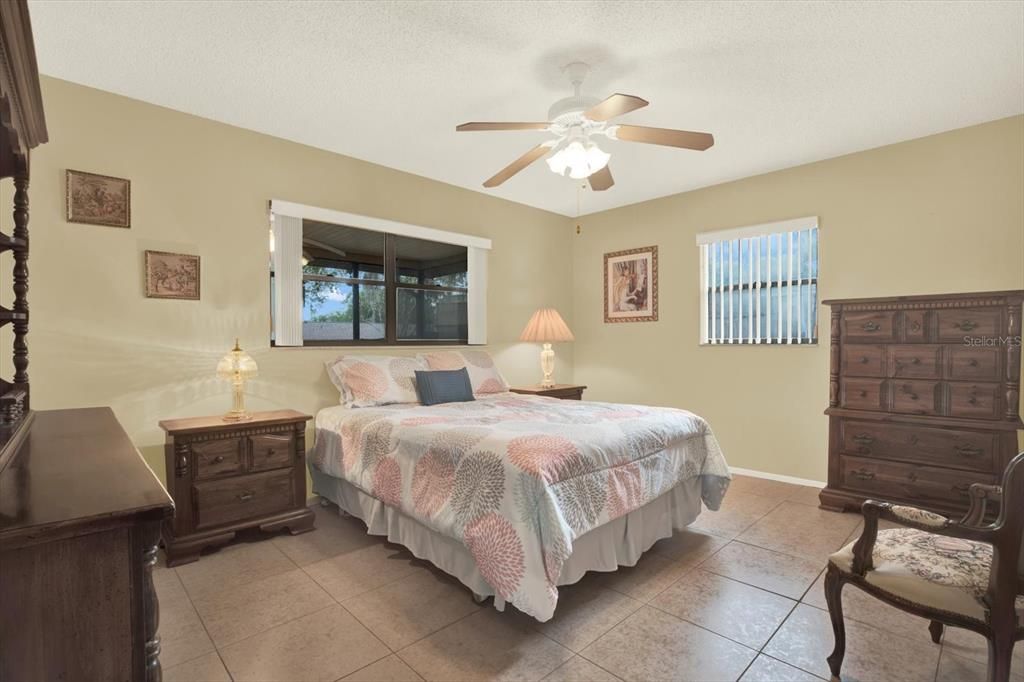 For Sale: $224,900 (2 beds, 2 baths, 1418 Square Feet)