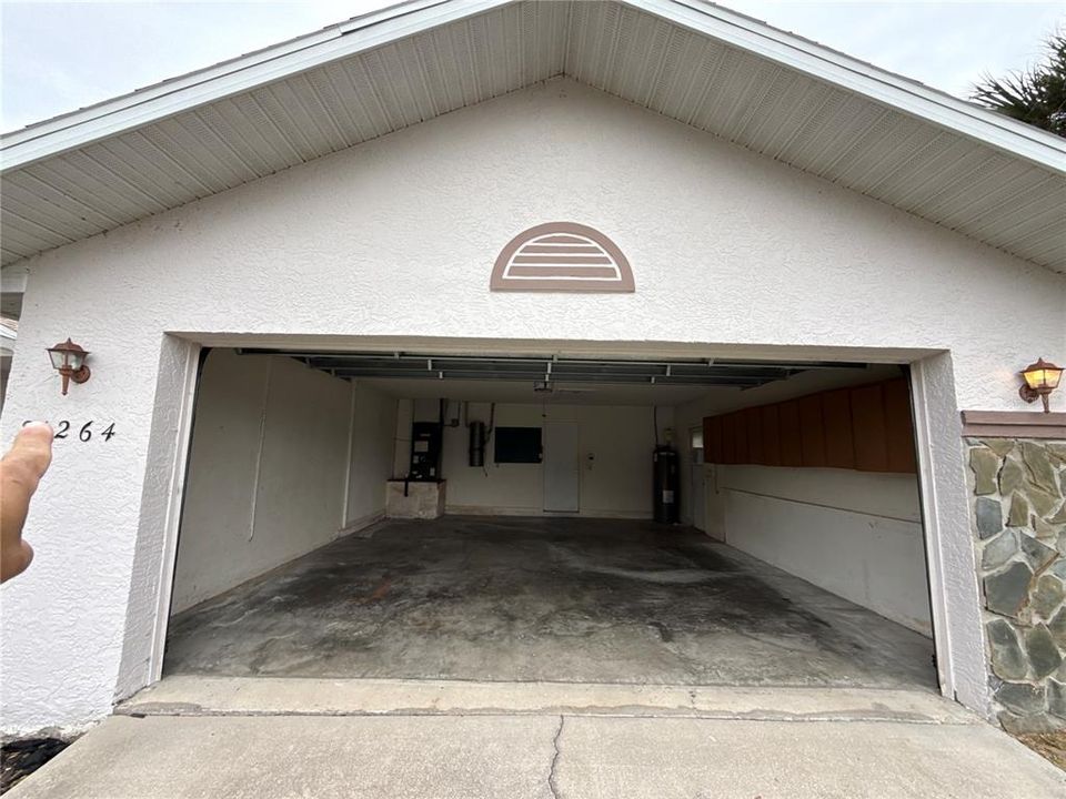 For Sale: $249,900 (5 beds, 2 baths, 2172 Square Feet)