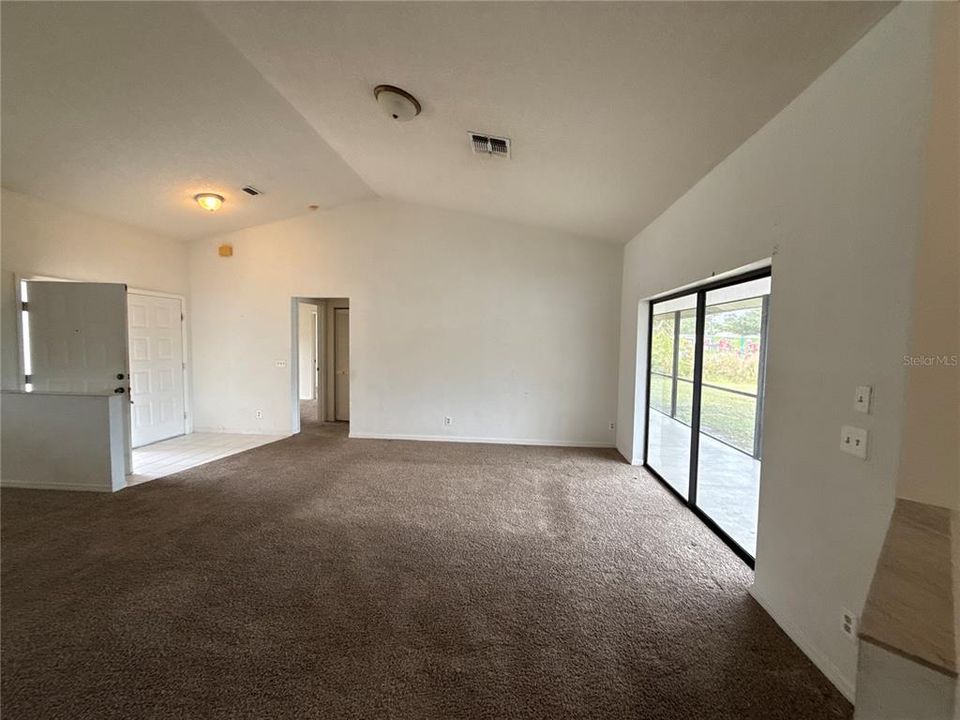 For Sale: $249,900 (5 beds, 2 baths, 2172 Square Feet)