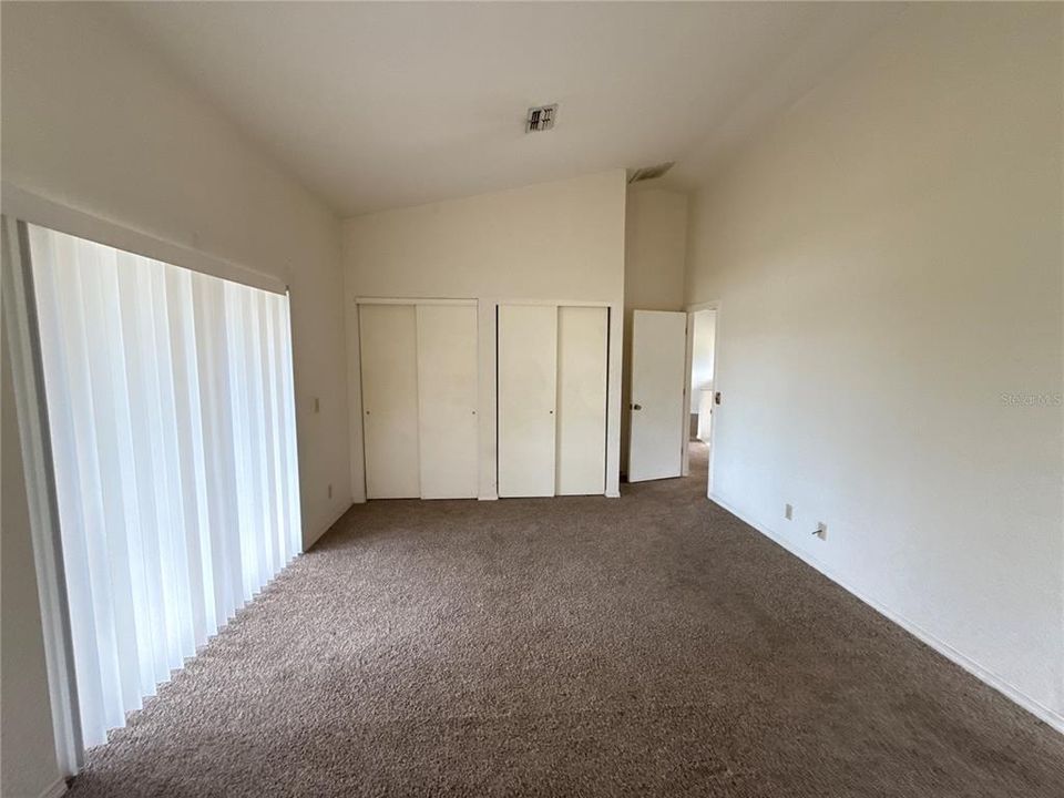 For Sale: $249,900 (5 beds, 2 baths, 2172 Square Feet)