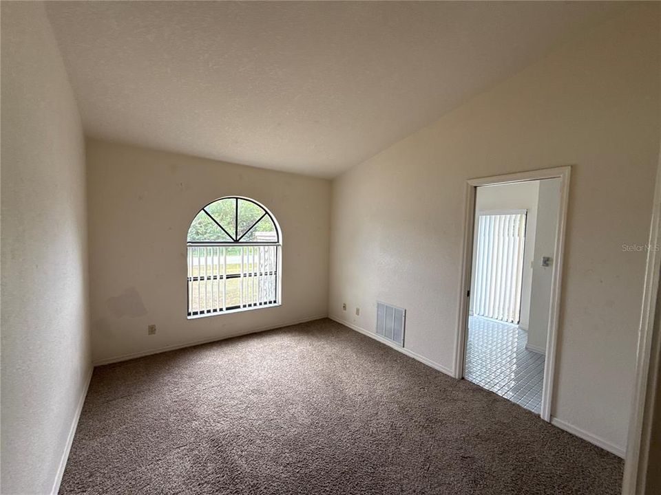 For Sale: $249,900 (5 beds, 2 baths, 2172 Square Feet)