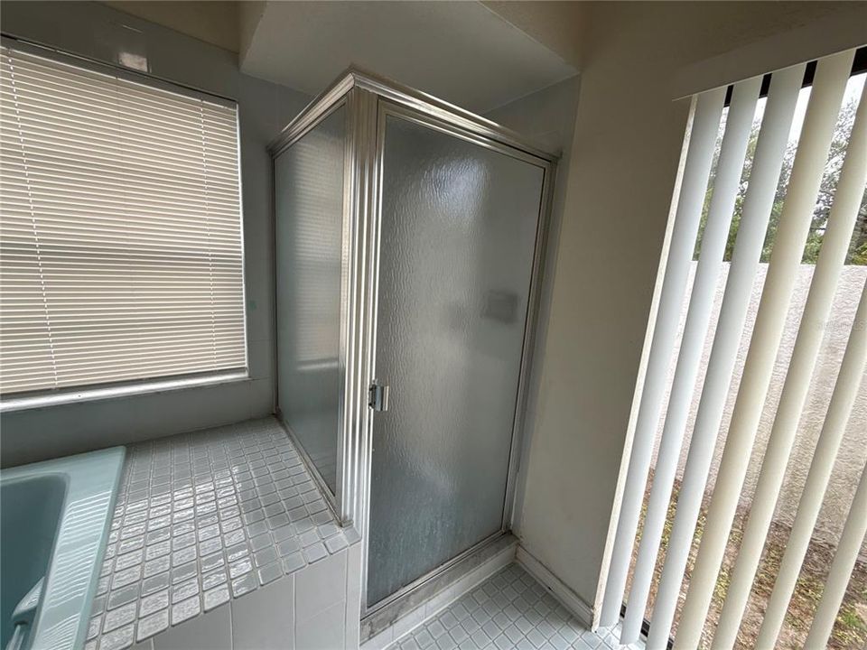 For Sale: $249,900 (5 beds, 2 baths, 2172 Square Feet)