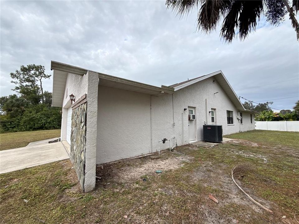 For Sale: $249,900 (5 beds, 2 baths, 2172 Square Feet)