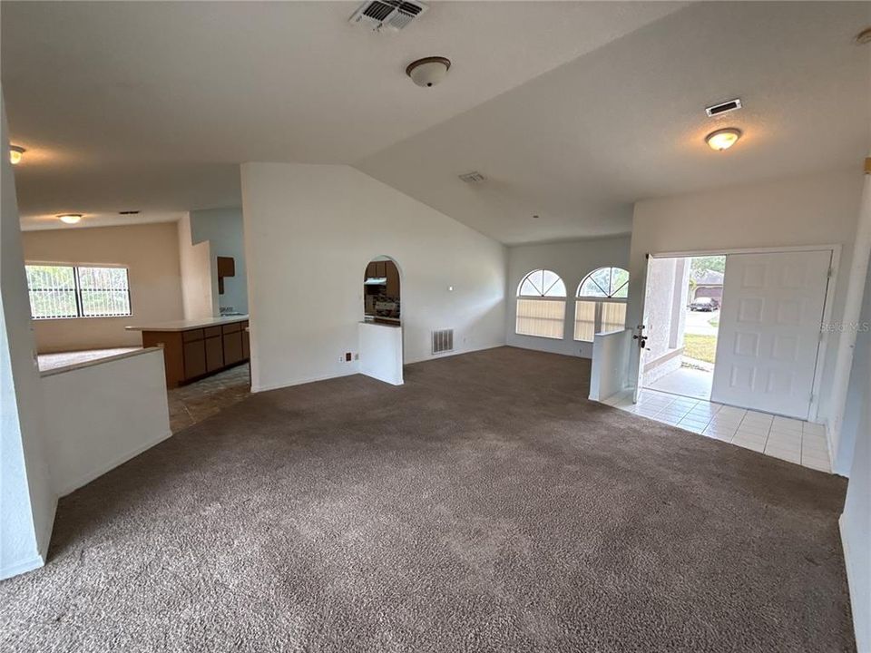 For Sale: $249,900 (5 beds, 2 baths, 2172 Square Feet)