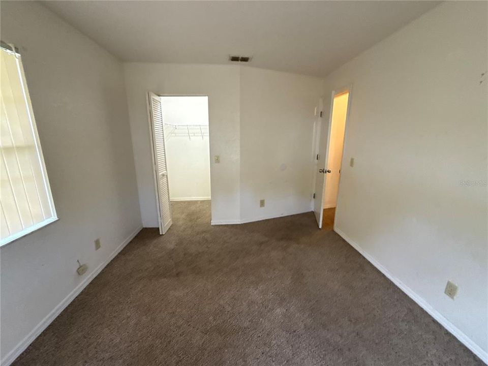 For Sale: $249,900 (5 beds, 2 baths, 2172 Square Feet)