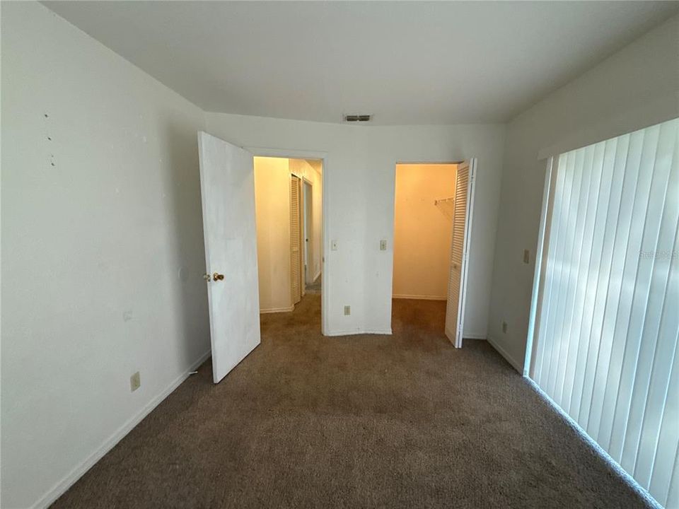 For Sale: $249,900 (5 beds, 2 baths, 2172 Square Feet)