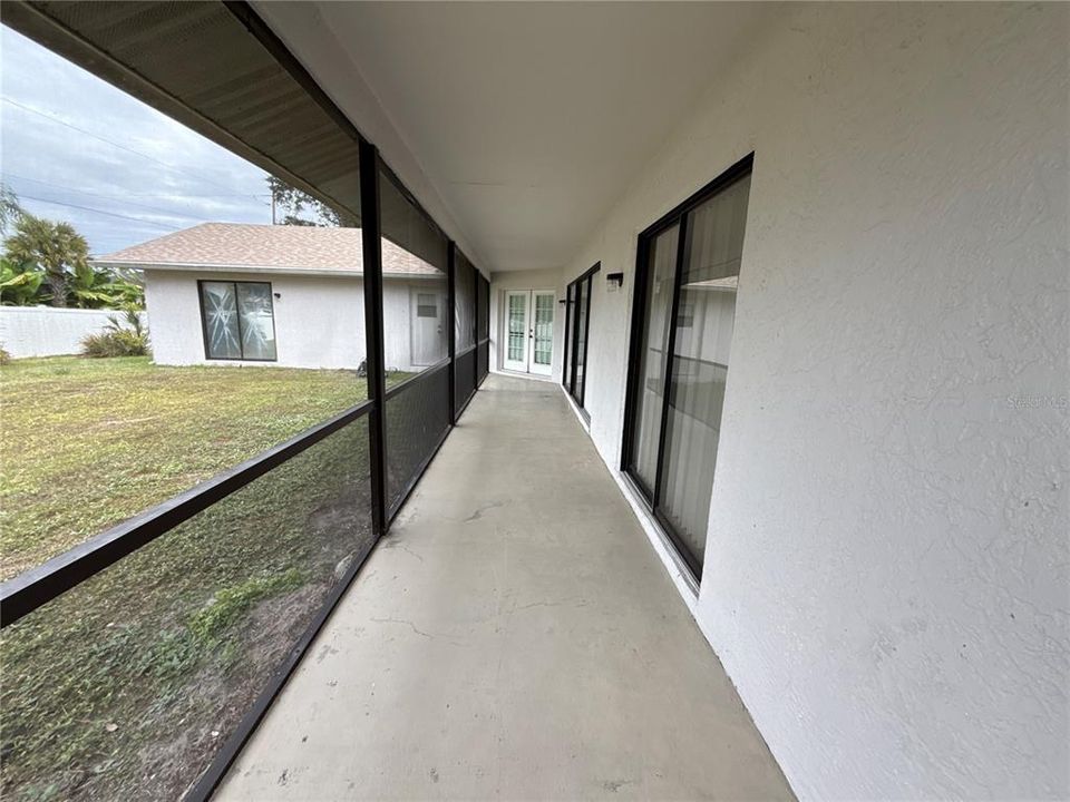 For Sale: $249,900 (5 beds, 2 baths, 2172 Square Feet)