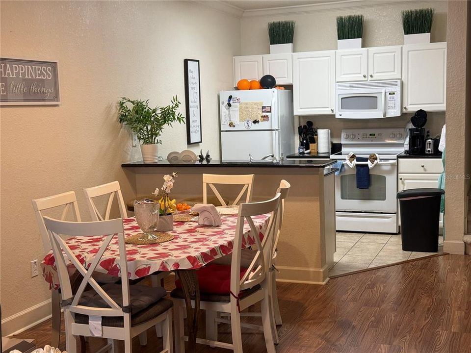 В аренду: $1,900 (3 спален, 2 ванн, 1300 Квадратных фут)