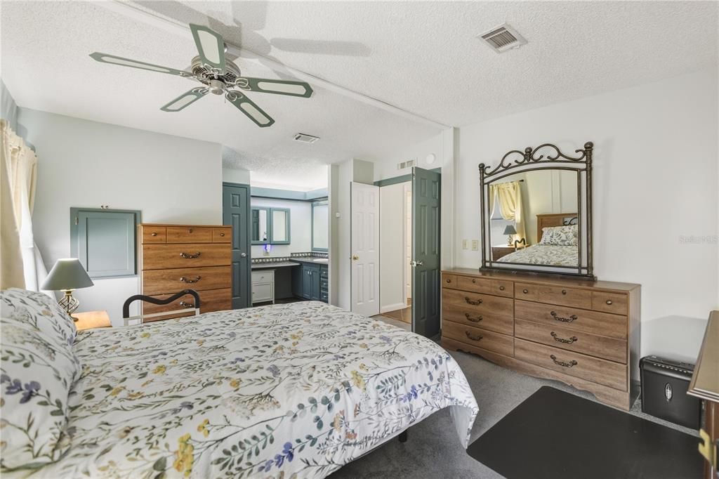 待售: $179,900 (2 贝兹, 2 浴室, 1056 平方英尺)