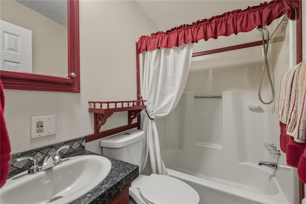 待售: $179,900 (2 贝兹, 2 浴室, 1056 平方英尺)