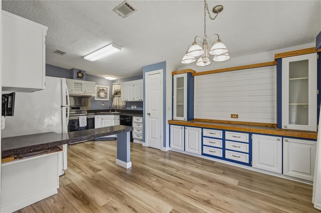 待售: $179,900 (2 贝兹, 2 浴室, 1056 平方英尺)