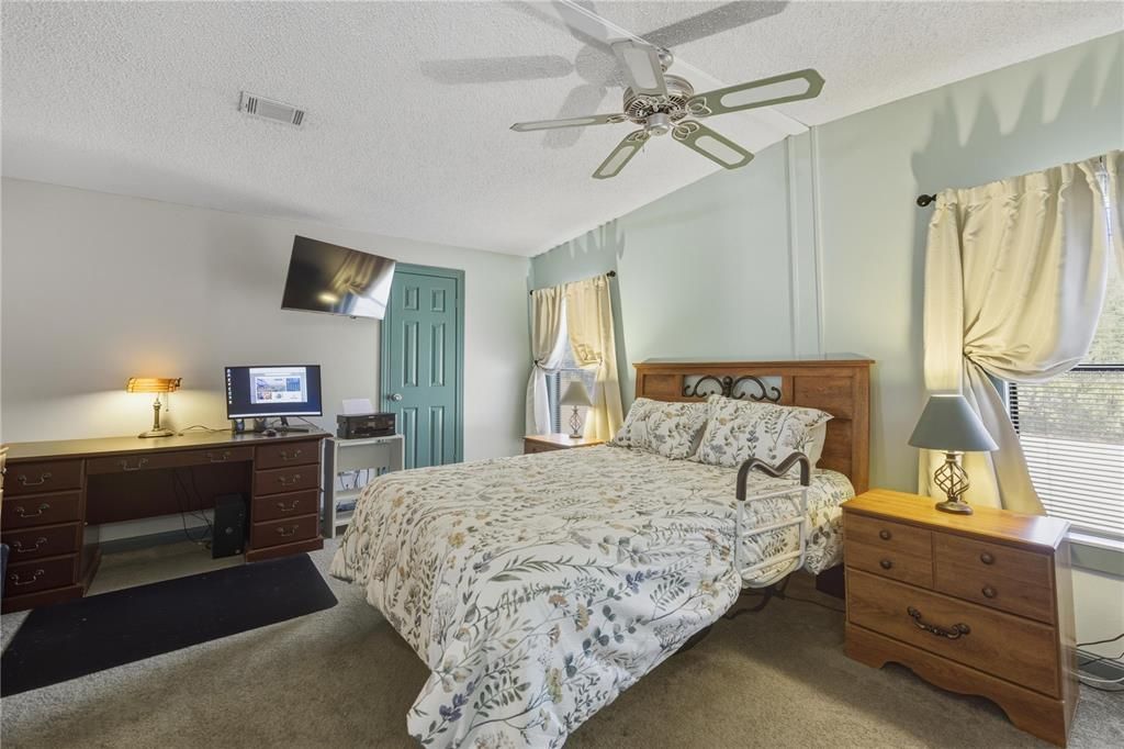 待售: $179,900 (2 贝兹, 2 浴室, 1056 平方英尺)