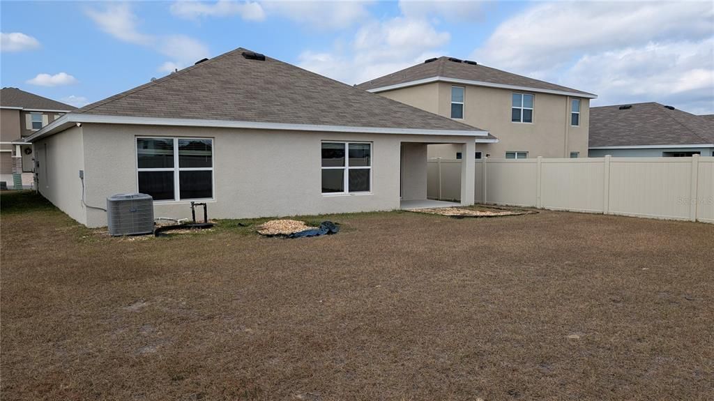 В аренду: $2,000 (4 спален, 2 ванн, 1827 Квадратных фут)