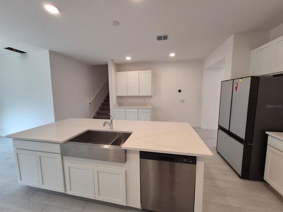 For Rent: $3,800 (3 beds, 3 baths, 3556 Square Feet)