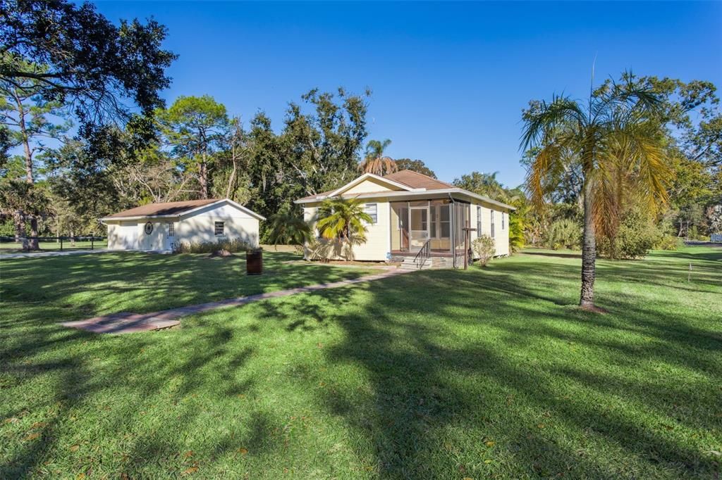 En Venta: $725,000 (3.37 acres)