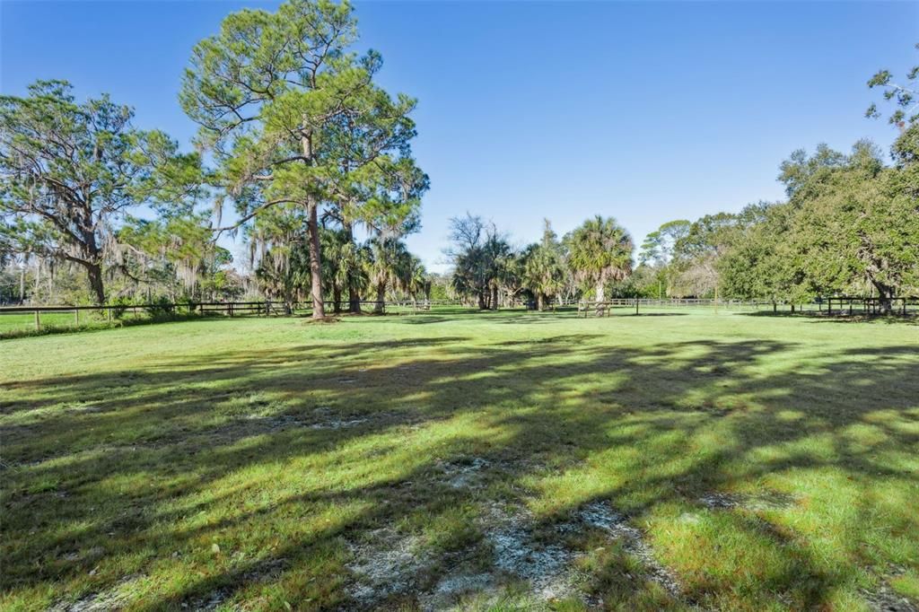 En Venta: $725,000 (3.37 acres)