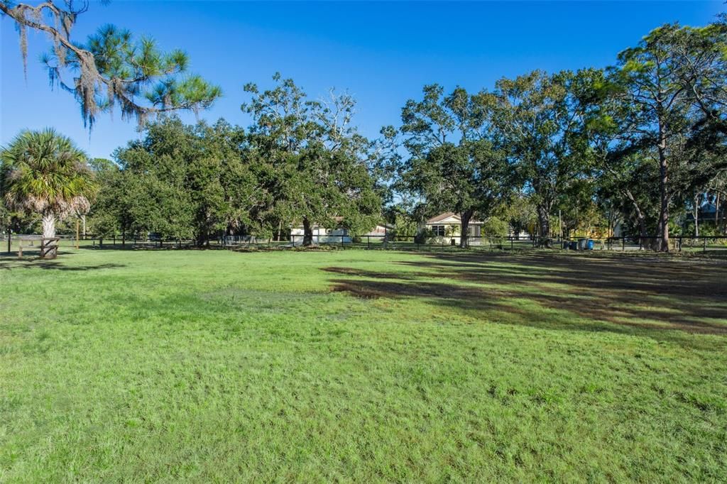 En Venta: $725,000 (3.37 acres)