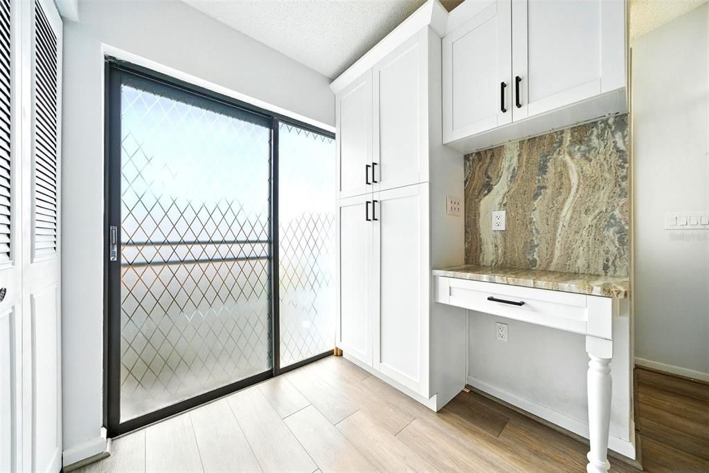 На продажу: $279,999 (2 спален, 2 ванн, 1177 Квадратных фут)