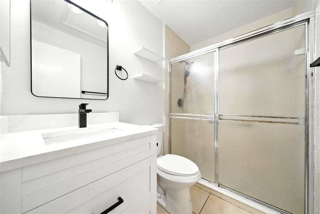 На продажу: $279,999 (2 спален, 2 ванн, 1177 Квадратных фут)