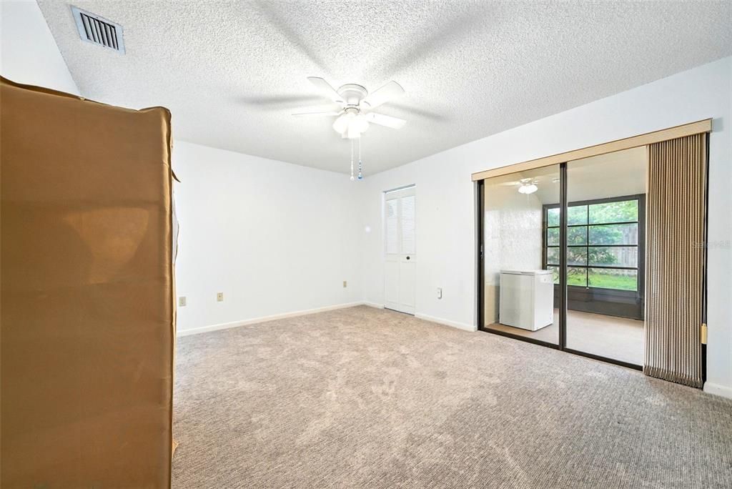 На продажу: $279,999 (2 спален, 2 ванн, 1177 Квадратных фут)