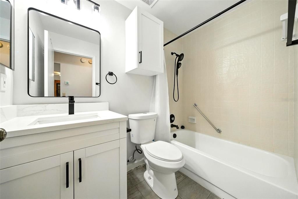 На продажу: $279,999 (2 спален, 2 ванн, 1177 Квадратных фут)