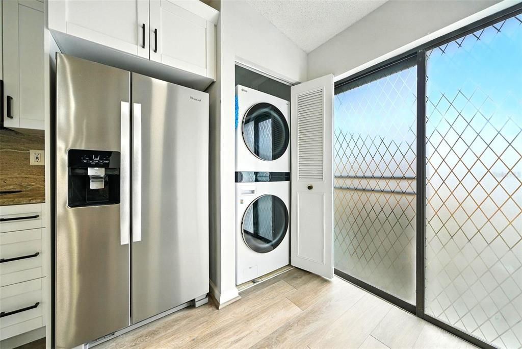 На продажу: $279,999 (2 спален, 2 ванн, 1177 Квадратных фут)