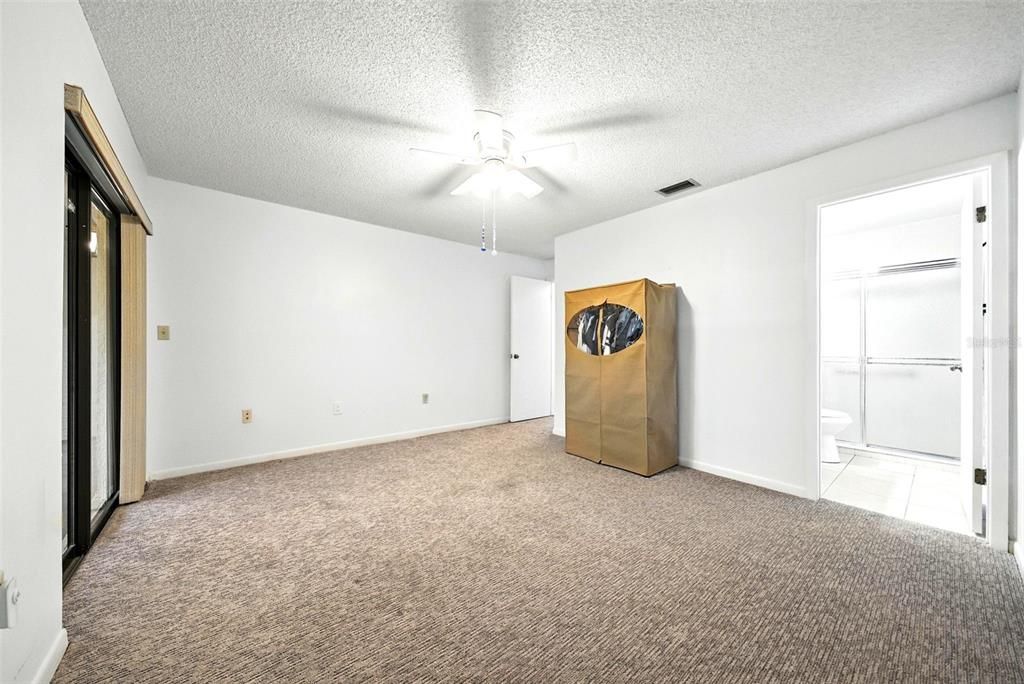 На продажу: $279,999 (2 спален, 2 ванн, 1177 Квадратных фут)