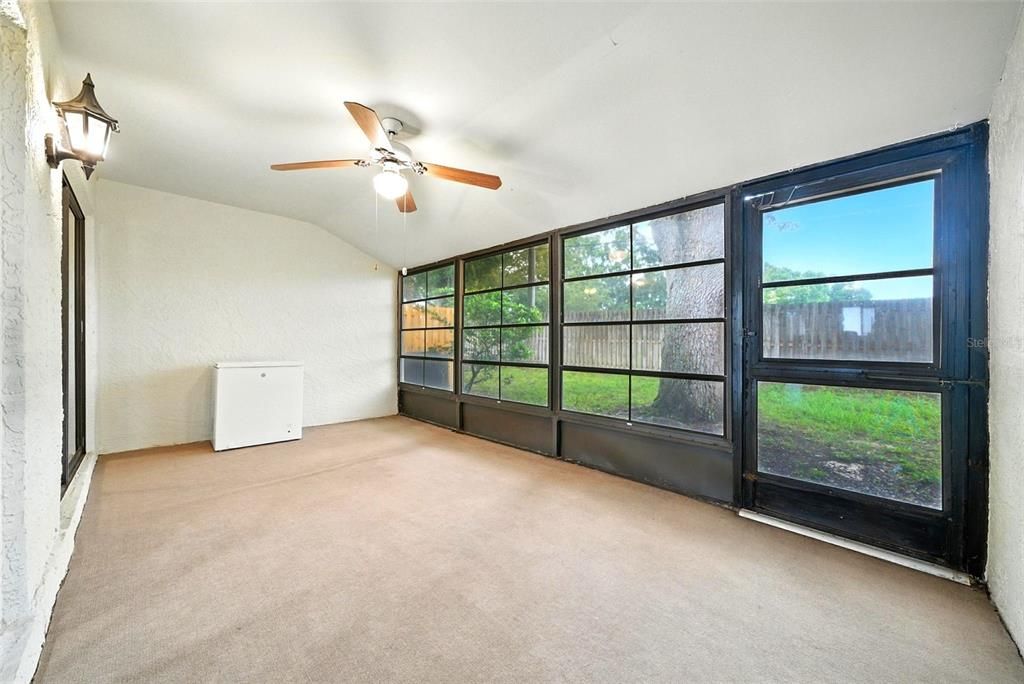 На продажу: $279,999 (2 спален, 2 ванн, 1177 Квадратных фут)