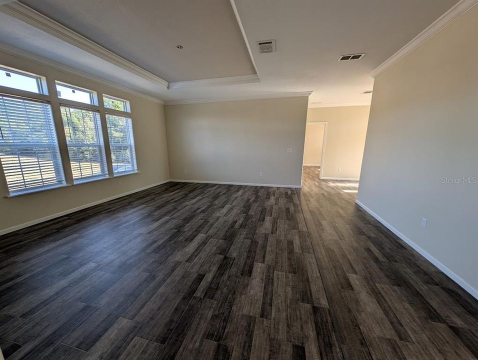 En Venta: $370,000 (3 camas, 2 baños, 2040 Pies cuadrados)