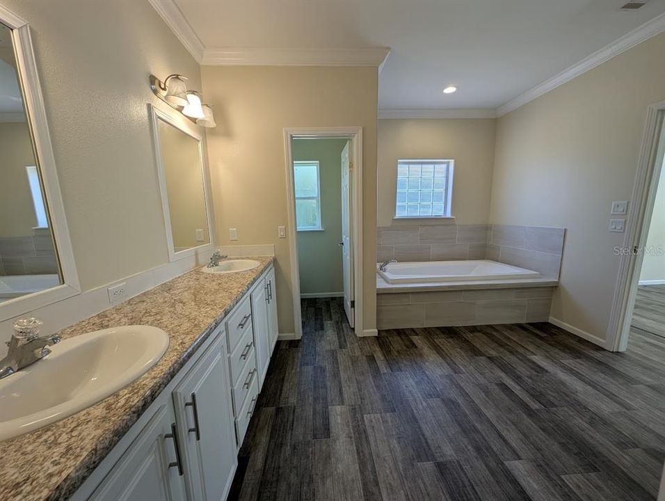 En Venta: $370,000 (3 camas, 2 baños, 2040 Pies cuadrados)